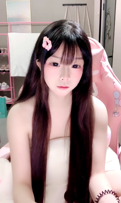 清纯嫩妹【呆呆萝】白虎嫩穴自慰尿尿【2v】-福利岛