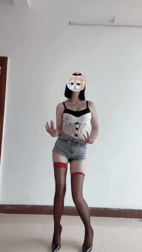 快手骚骚主播 晨洁、笨蛋小鱼、宝粉 性感内衣骚舞自摸诱惑【13V】【2.02G】 预览图 12