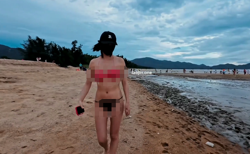 人气露出女神，【cikaimoon】，海边露营散步，油彩比基尼，海浪拍打裸体嬉戏，美景佳人堪比大片 预览图 1