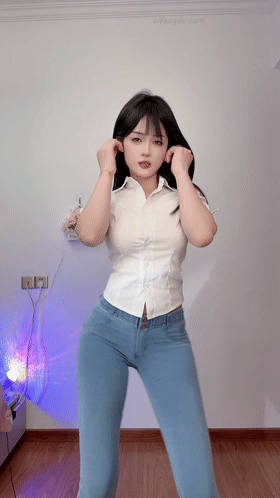 快手骚骚主播 晨洁、笨蛋小鱼、宝粉 性感内衣骚舞自摸诱惑【13V】【2.02G】 预览图 9