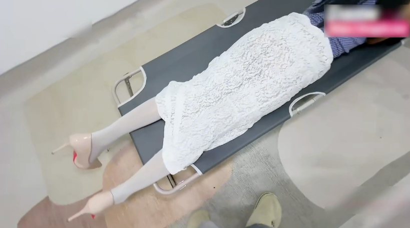 『小姨子的秘密』给小姨子塞尾巴，被姐夫狠狠内射！ 预览图 1