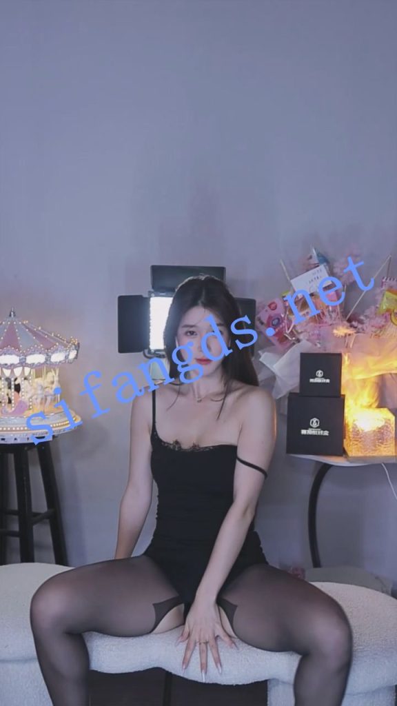 ⭐【漂漂直播】S25 深沟大奶 整活擦边大尺度诱惑骚舞【52V】【3.48G】 预览图 11