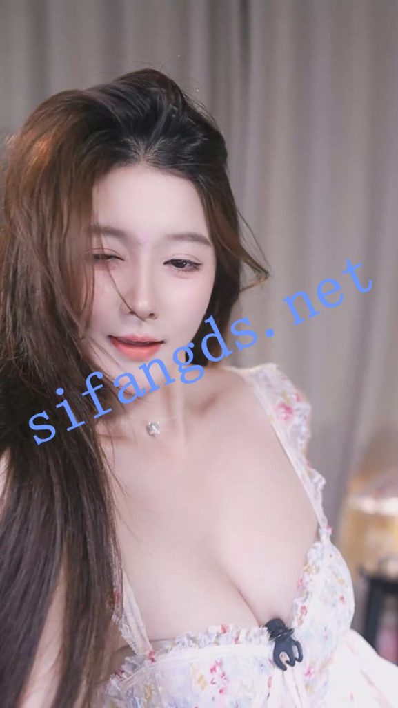 ⭐【漂漂直播】S25 深沟大奶 整活擦边大尺度诱惑骚舞【52V】【3.48G】 预览图 23