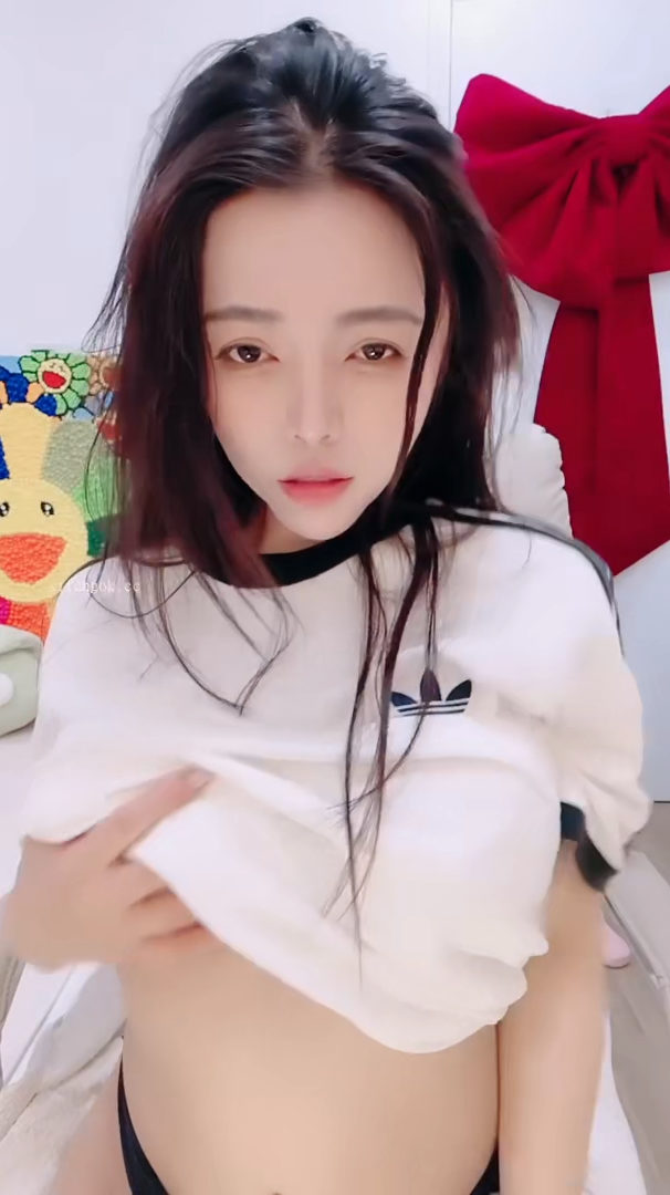 【再睡五分钟】道具自慰高潮 一条小肉缝吸精神器 预览图 1