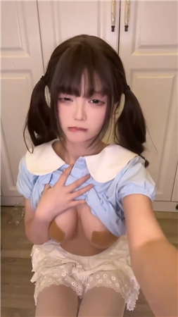 【快手福利】雯宝 晨洁 艾丽丽 en崽 骚主播内衣骚舞诱惑【17V】【1.43G】 预览图 11