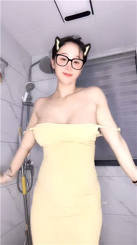 快手主播大财财啊 高能定制大奶裸舞热情摇乳 疯狂插穴爽翻【65V】【2.1G】 预览图 5