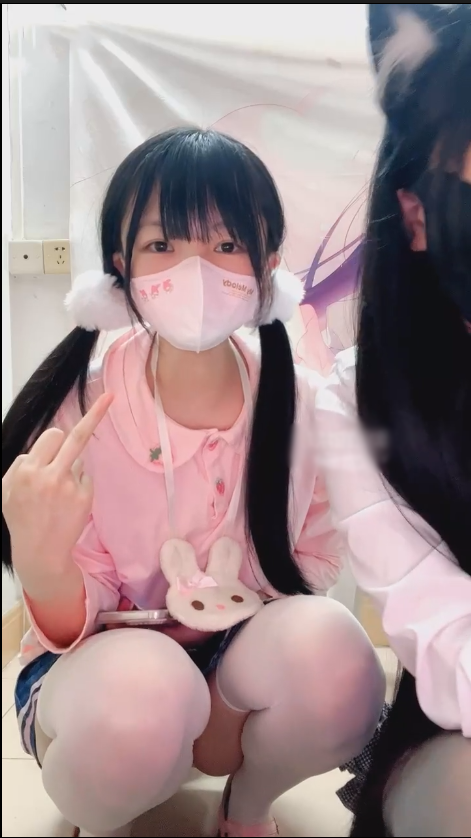 玩物直播不甜-251130 双主诅咒辱母4妈【1V】【300MB百度云】 预览图 4