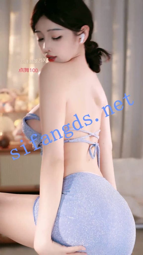 ⭐ 【畅聊直播】奶龙教主 擦边尺度骚舞 走光露点【42V】【3.67G】 预览图 15