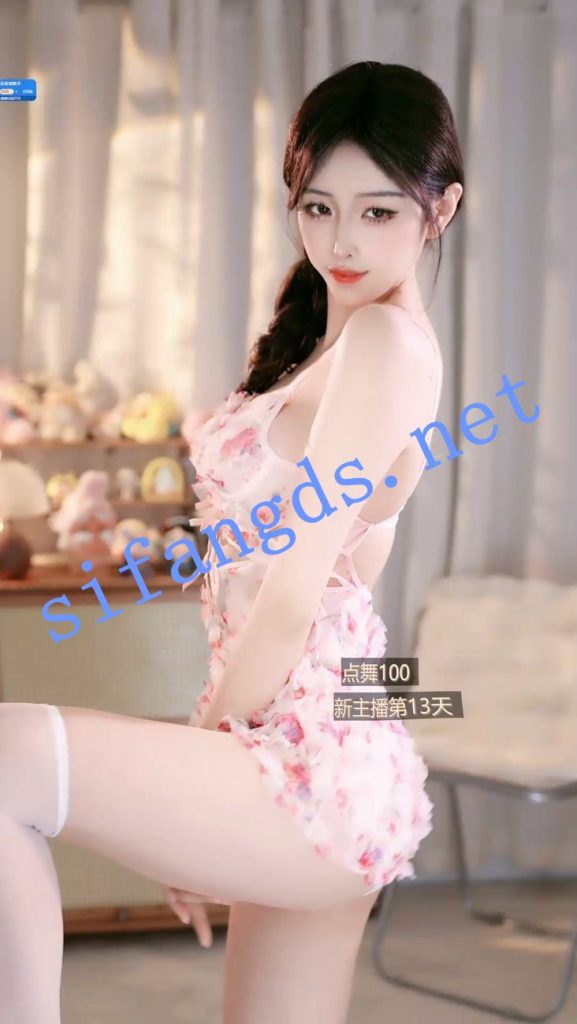 ⭐ 【畅聊直播】奶龙教主 擦边尺度骚舞 走光露点【42V】【3.67G】 预览图 24