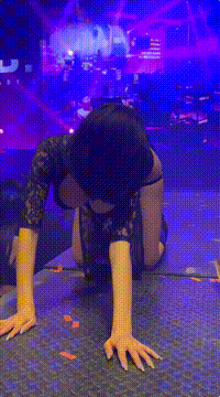 【网红女DJ现场大尺度热舞】真空乳沟 后摇 跪摇 性感死了【39V】【5.1G】 预览图 7