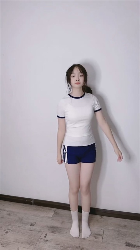 ❣️推荐❣️抖音颜值嫩妹【小高爱跳舞】好身材大长腿，萝莉脸木瓜奶，身子嫩出水，极品奶子7V【7V】【70M】 预览图 14