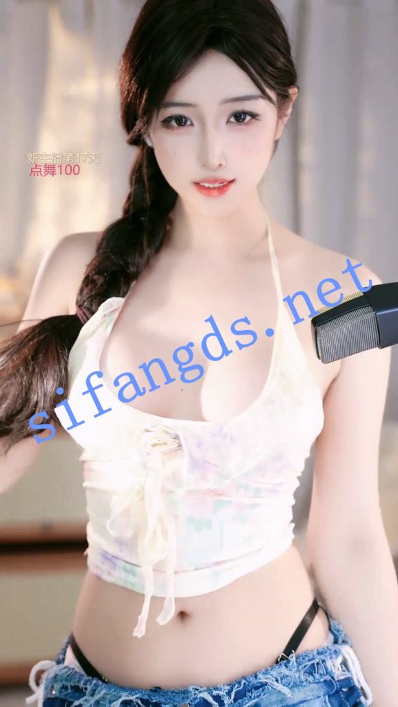 ⭐ 【畅聊直播】奶龙教主 擦边尺度骚舞 走光露点【42V】【3.67G】 预览图 18