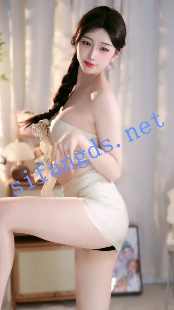 ⭐ 【畅聊直播】奶龙教主 擦边尺度骚舞 走光露点【42V】【3.67G】 预览图 20