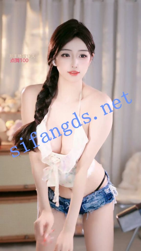 ⭐ 【畅聊直播】奶龙教主 擦边尺度骚舞 走光露点【42V】【3.67G】 预览图 34