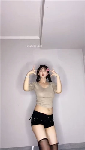 快手主播大财财啊 高能定制大奶裸舞热情摇乳 疯狂插穴爽翻【65V】【2.1G】 预览图 20