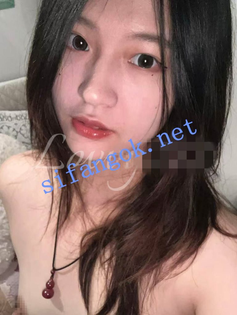 极品反差漂亮女大【lovvy软糖】2月最新SVIP福利【8V55P】【746M】 预览图 2