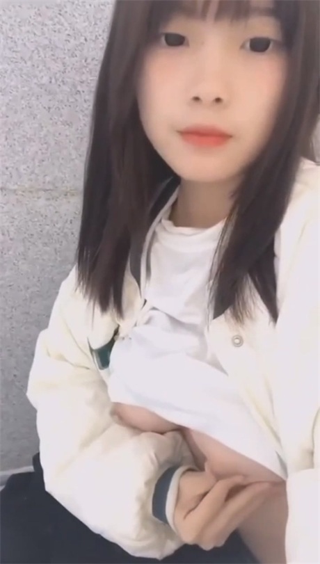 ❣️推荐❣️抖音颜值嫩妹【小高爱跳舞】好身材大长腿，萝莉脸木瓜奶，身子嫩出水，极品奶子7V【7V】【70M】 预览图 7