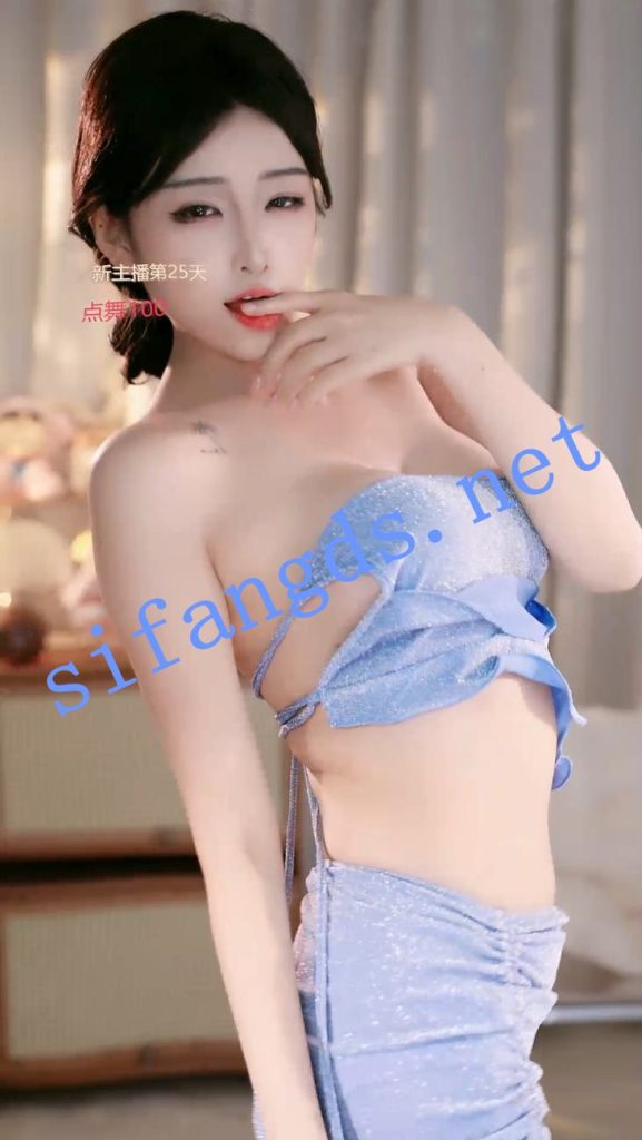 ⭐ 【畅聊直播】奶龙教主 擦边尺度骚舞 走光露点【42V】【3.67G】 预览图 11