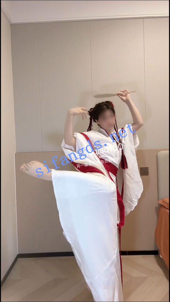 推特专业裸舞福利姬 以安（小乔）8月末VIP裸舞 超动感爽赞【24V】【1.33G】 预览图 5