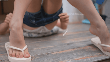 【B站 Yiko湿润兔 咬一口兔娘】8月作品 脱裤 特性镜头 两瓣【324P6V】【7.44G】 预览图 11