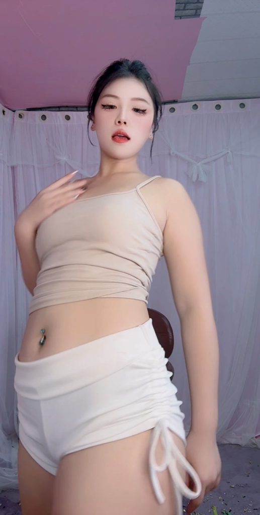 【快手福利】肥臀御姐【荔枝】抖臀骚舞【5V】【797M】 预览图 2