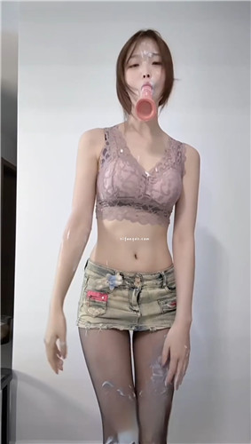 快手92W粉主播 小雯胖几 福利私拍吐奶足交内衣骚舞【7V】【1.46G】 预览图 6