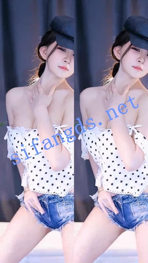 ⭐【时光直播 畅聊】S36 擦边大尺度露内性感骚舞【82V】【6.18G】 预览图 43