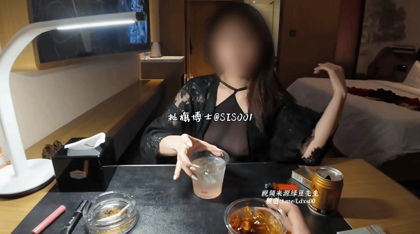 大屌鑲珠兩圈、健身教練打樁機「七七兔」約健身房小姐姐，私下原來這麽騷，連體黑絲紅底高跟，活很好騎乘超會扭，狠狠爆肏内射白虎騷逼 792.8MB