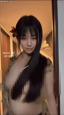 【推特 yum_707玉米】最新VIP专享 三屏裸舞 嫩逼 影子裸舞【7V】【0.98G】 预览图 3