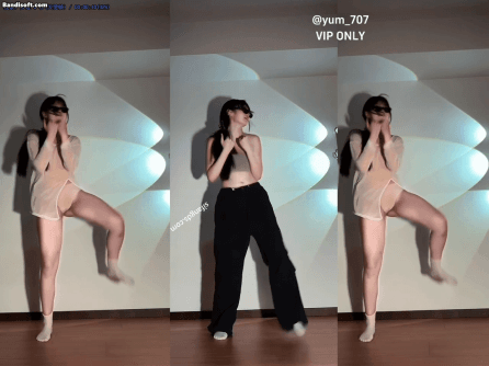 【推特 yum_707玉米】最新VIP专享 三屏裸舞 嫩逼 影子裸舞【7V】【0.98G】 预览图 4