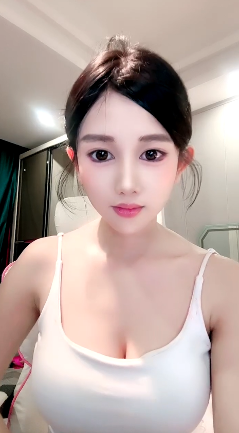 【18岁昆明女模】极品嫩妹魔鬼身材 预览图 1