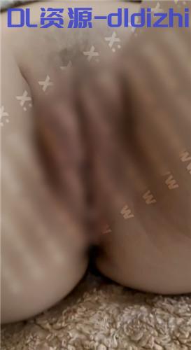 抖音/推特騷姬 桃桃子一個 自慰露出 瘋狂插穴流出白色粘液 420.2MB 预览图 5