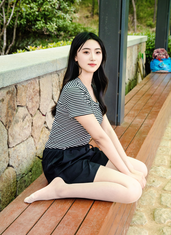 足愉心 – 雅楠 – 短裤棉袜裸足 【115P1V2.3G】 预览图 1