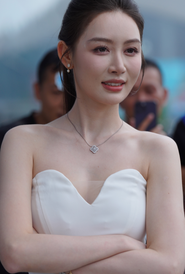 网红模特 – 敏敏 白色抹胸连衣短裙 【148P470M】 预览图 2