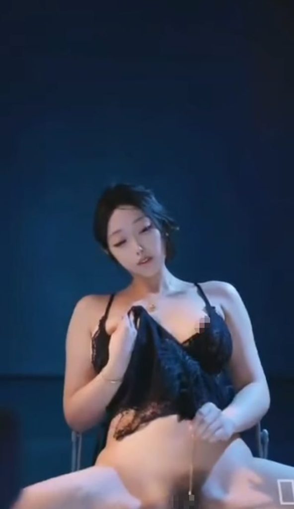 【抖音】 水水 掰逼自慰多视角裸舞5V【5V】【195M】 预览图 7