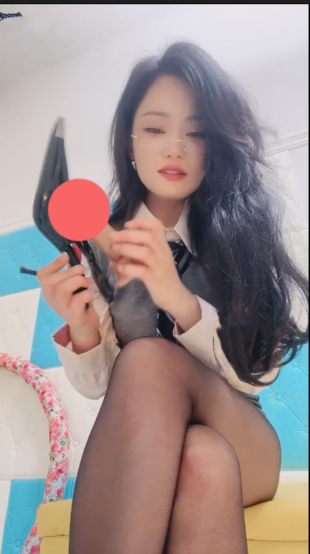 玩物直播画骨-251201 红绿灯骚老师的处罚处男同学【1V】【781MB百度云】 预览图 2