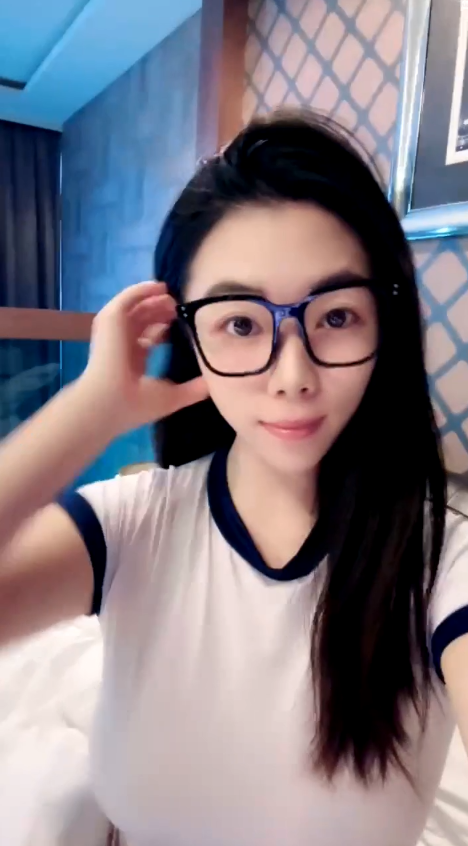 【少妇表妹】眼镜人妻道具插穴-福利岛