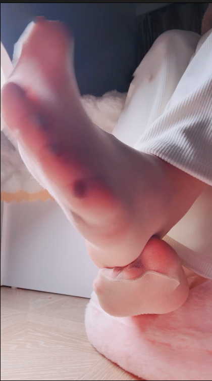 玩物直播乔乔在这里-251201 大孝子爬进来挑战【1V】【300MB百度云】 预览图 3