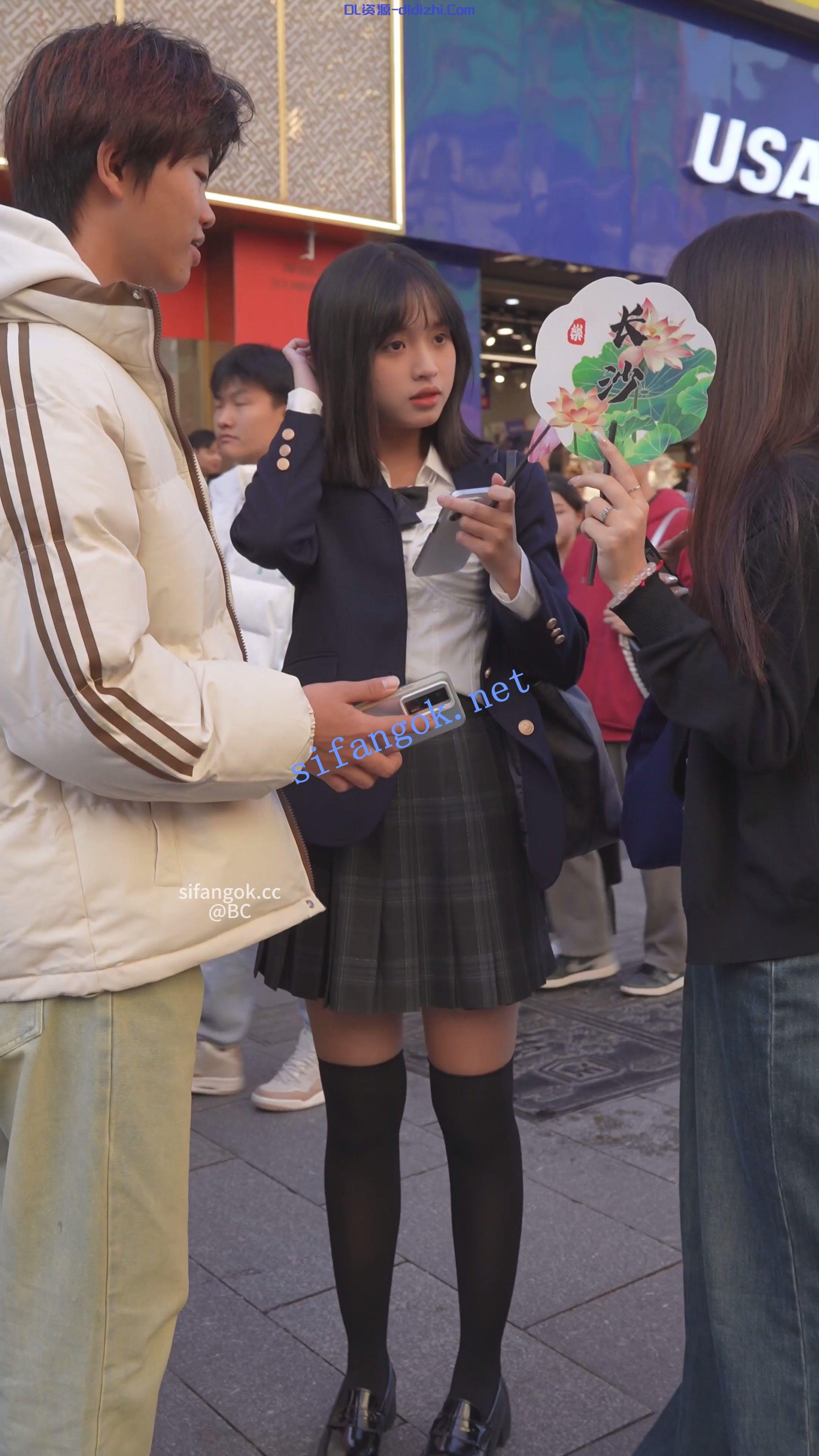 (BC-SSS-106)制服jk冬天過膝襪裸腿逛街..窄内夾進屁股縫上樓梯 1.2GB