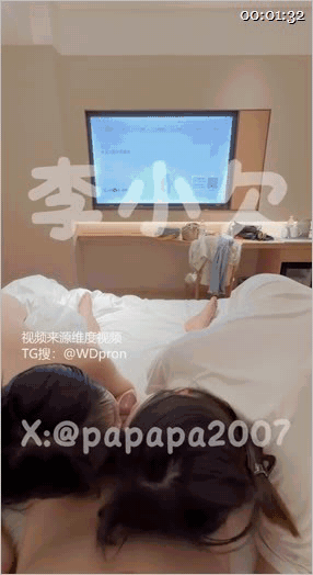 推特第一奶騎，07年天然E罩杯舞蹈練習生「李小欠兒」頂級身材蜂腰巨乳淫妻閨蜜雙飛，3P疊插插一會口一下，上下疊起來輪着操 104.6MB