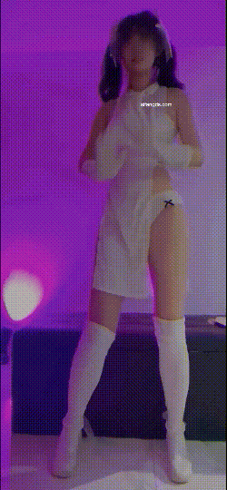 ⚫️极品嫩妹舞啪福利姬【贝璃珞】最新露脸作品，旗袍的舞蹈诱惑，忍不住就射出来吧【2V】【1220M】 预览图 8