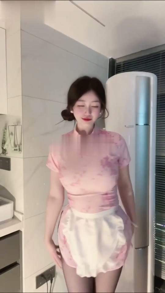 抖音 任亦菲付费定制巨乳女神情趣黑丝裸舞【5V】【348M】 预览图 7