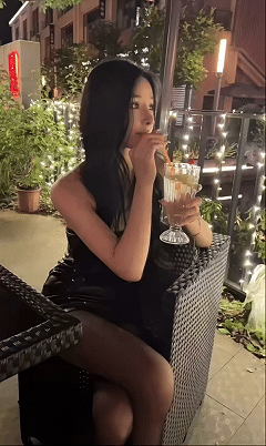 獨家洩密 深圳名媛口爆場面無水印版被金主爸爸爆出，女主顔值爆表身材炸裂【1V_862M】