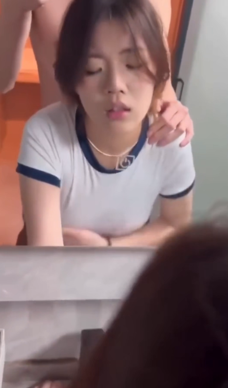 这眼镜妹是真骚，跟男友搞了3_4次，顶得住吗他【988m】-福利岛