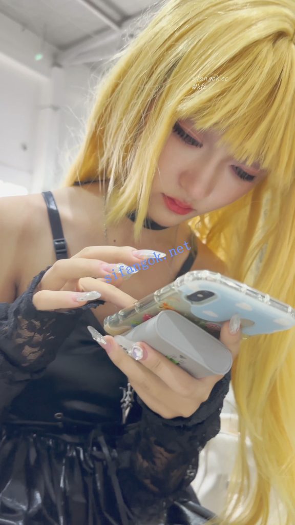 【KFC】短网袜COSER专注玩手机·白色内内露在外面前后CD【1V】【495M】 预览图 7