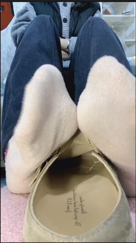 玩物直播苒苒s-251201 榨精厚棉袜勃起拖鞋红绿灯【1V】【586MB百度云】 预览图 2