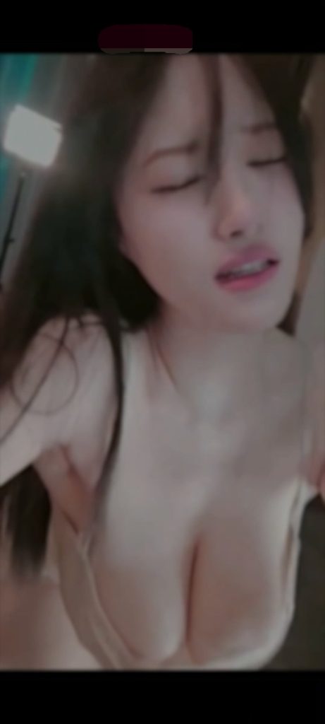 斗鱼 你的11r-3 巨乳 露大半个奶 抖胸舞 几乎抖出 尺度超大【2V】【66.1M】 预览图 11