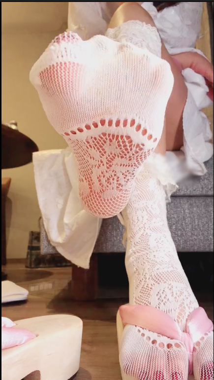 玩物直播上海琪琪sama-251201 红绿灯无能的丈夫【1V】【853MB百度云】 预览图 3