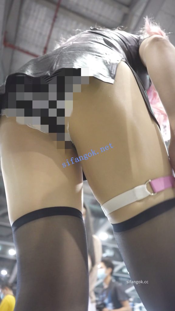 【xxn-361】黑色开衩旗袍cos小姐姐..条纹内裤穿在肉丝外面【1V】【532M】 预览图 5