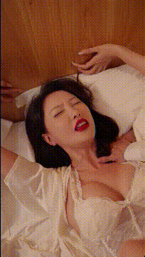 【國産擦邊短劇】危險遊戲第二部 火辣後媽誰不愛 908.7MB 预览图 12